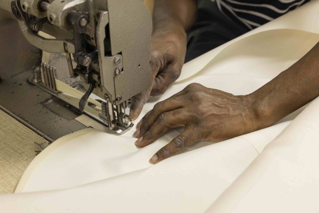 Couture sur toile de store