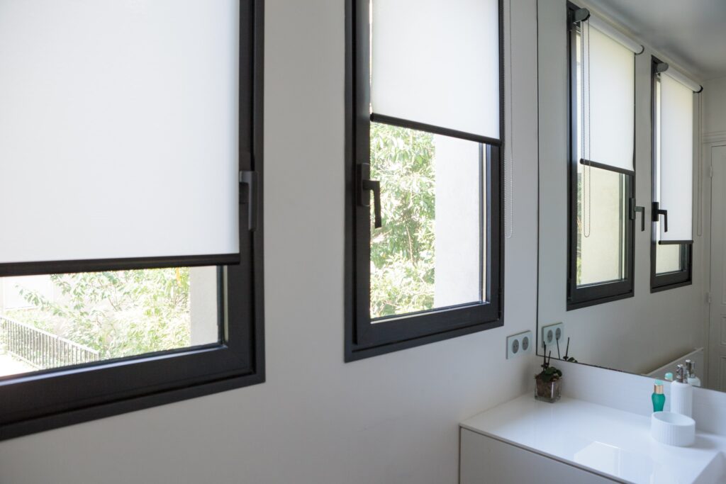 Stores enrouleurs occultants