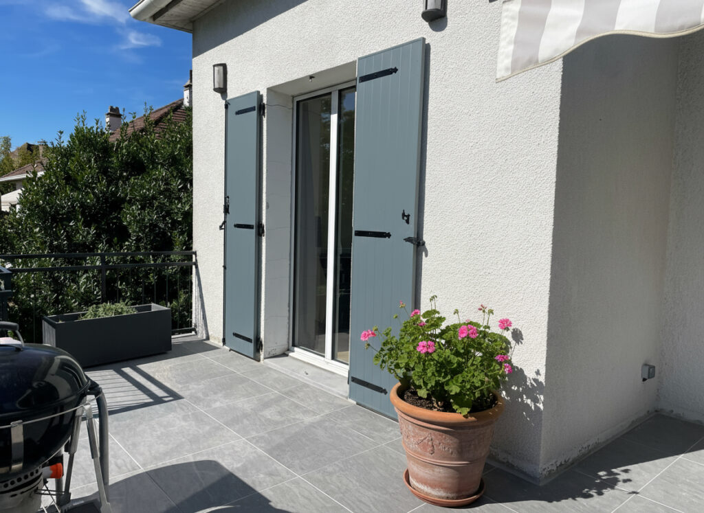 Volets battants bleus