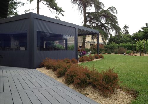 Pergolas toile noire Roussel Stores